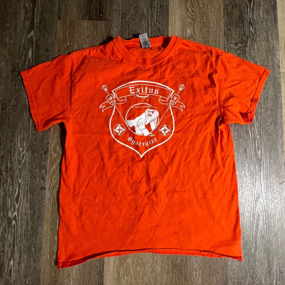 Gildan Graphic T-Shirt Mens Large Orange Exitus Synergize Yeti Short Sleeve Tee
